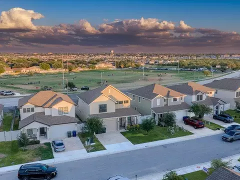 View/Area - 1227 Sambar Lp, Laredo, TX 78045 photo 1 of 3