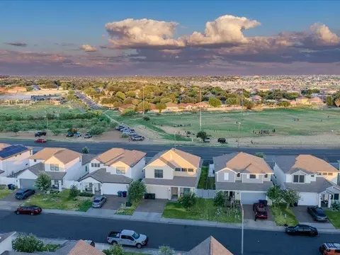 View/Area - 1227 Sambar Lp, Laredo, TX 78045 photo 2 of 3