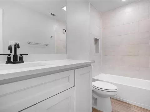 Bath - 1227 Sambar Lp, Laredo, TX 78045 photo 2 of 2