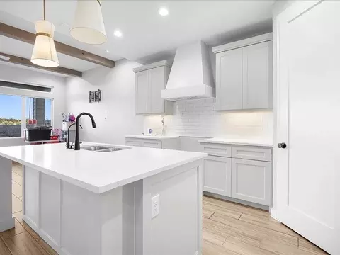 Kitchen - 1227 Sambar Lp, Laredo, TX 78045 photo 1 of 2
