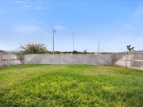 Exterior - 1227 Sambar Lp, Laredo, TX 78045 photo 4 of 5