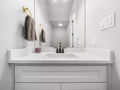 Bath - 1227 Sambar Lp, Laredo, TX 78045 photo 1 of 2