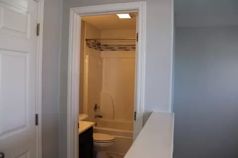 Bath - 405 Almeja Dr, Laredo, TX 78043 photo 5 of 6