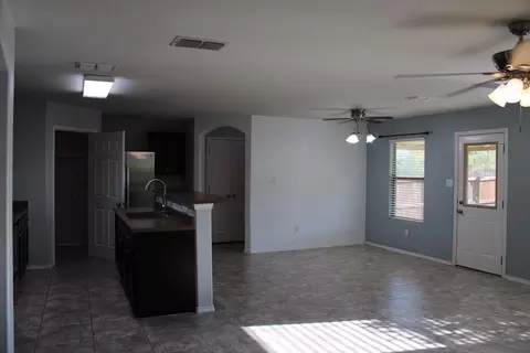 Living - 405 Almeja Dr, Laredo, TX 78043 photo 1 of 2