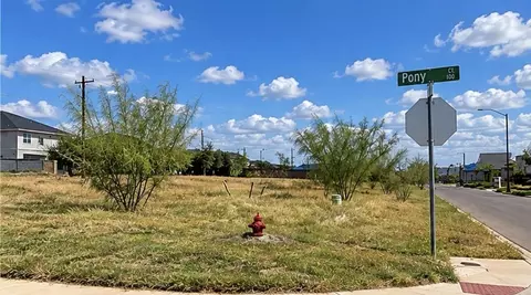 102 Lusitano Dr, Laredo, TX 78046 photo 3