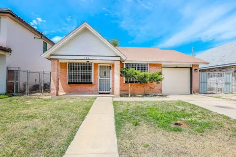 105 Hidden Ln, Laredo, TX 78041