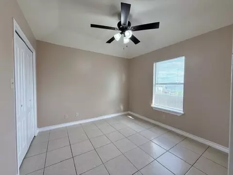 Bedroom - 512 Norwich Lp #4, Laredo, TX 78045 photo 1 of 2