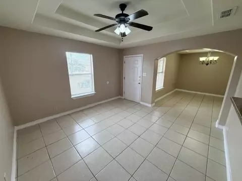 Living - 512 Norwich Lp #4, Laredo, TX 78045 photo 2 of 3