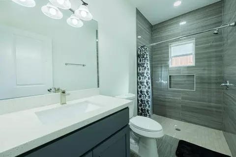 Bath - 1604 Tulum Dr, Laredo, TX 78046 photo 2 of 2