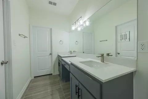 Bath - 1604 Tulum Dr, Laredo, TX 78046 photo 1 of 2