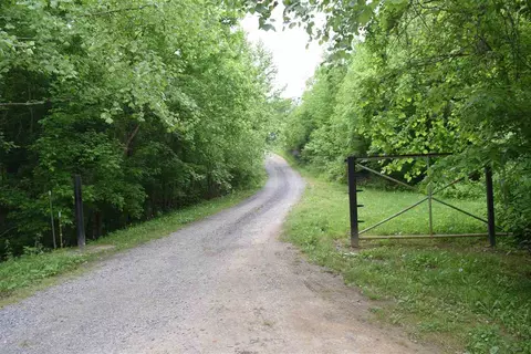 3472 Glendale Rd, Bybee, TN 37713 photo 2