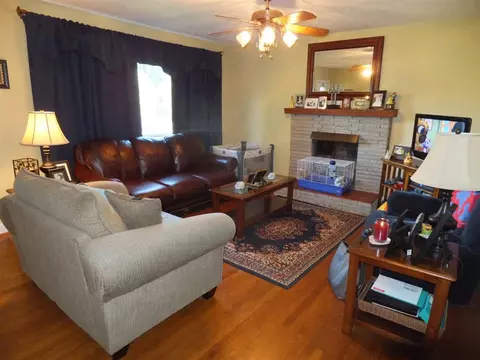3261 Glendale Rd, Bybee, TN 37713 photo 2