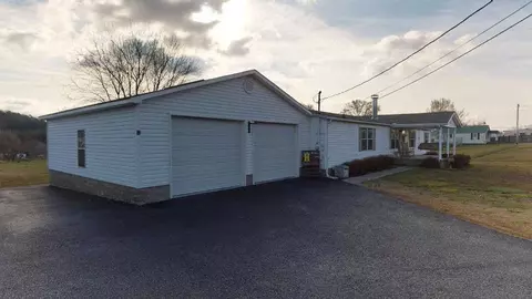 1317 Broadway Dr, Bean Station, TN 37708 photo 2