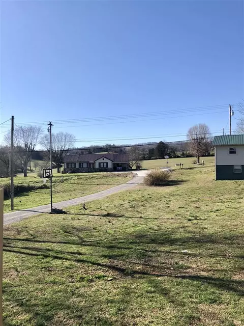 4915 Lakeshore Dr, Bean Station, TN 37708 photo 2