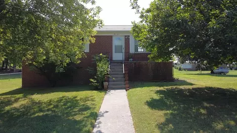 6141 Lavern Cir, Talbott, TN 37877 photo 1