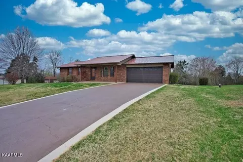 1409 Katie Ln, Sevierville, TN 37862
