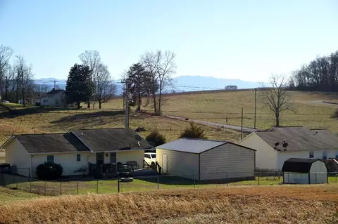 1709 Corral Ln, Dandridge, TN 37725