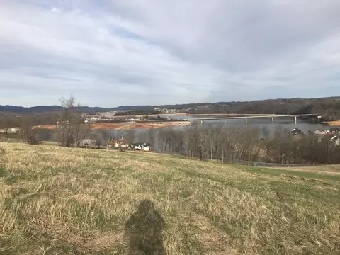 2423 Starboard Crest Rd, Morristown, TN 37814