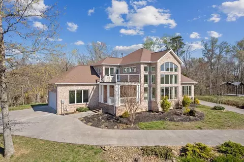 514 Riverchase Ln, Dandridge, TN 37725