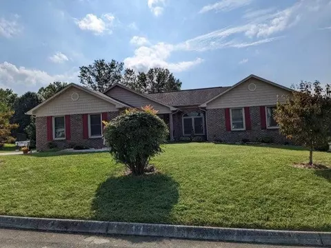 Sunflower Court, Morristown, TN 34814