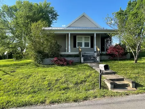 135 Woodbine Ave, Bulls Gap, TN 37711