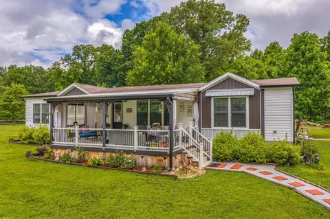 1380 Woods Ridge Rd, Dandridge, TN 37725