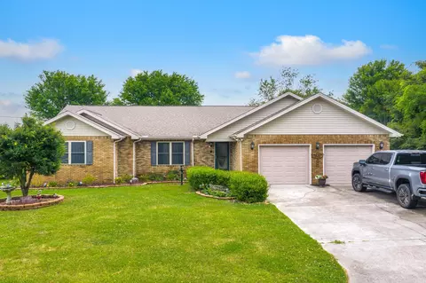 105 Ridgefield Dr, Dandridge, TN 37725