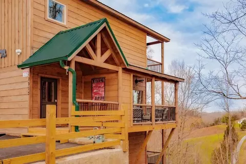 2913 Quiet Oak Way, Pigeon Forge, TN 37863