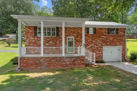 2205 Warren Dr, Morristown, TN 37814