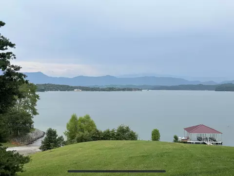 174 Scenic Shores Dr, Dandridge, TN 37725