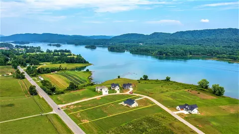 304 Masters Ln, Bean Station, TN 37708