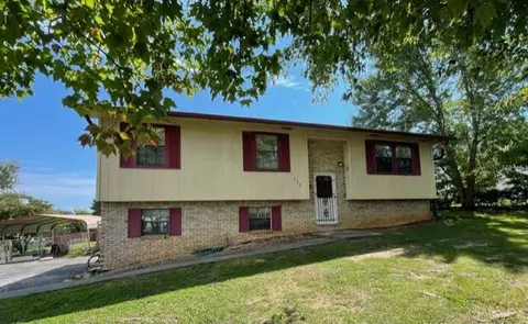 1608 Rolling Hills Dr, Dandridge, TN 37725