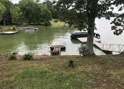 1442 Waterfront Dr, Dandridge, TN 37725