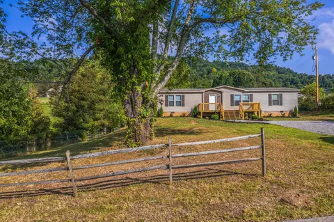 161 Iris Dr, Harrogate, TN 37752 photo 2