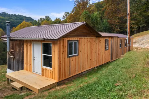 2295 Sherm Mountain Rd, Sneedville, TN 37869