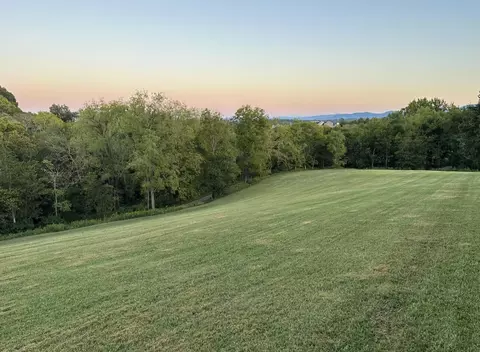 1886-1898 Hammer Rd, Dandridge, TN 37725