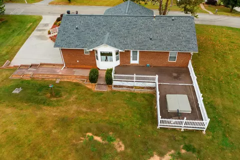 8189 W Pointe Dr, Talbott, TN 37877 photo 5