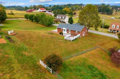 8189 W Pointe Dr, Talbott, TN 37877 photo 4