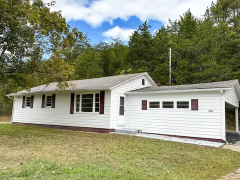 2212 Chestnut Hill Rd, Dandridge, TN 37725
