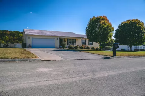 1673 Boardwalk Cir, Morristown, TN 37814