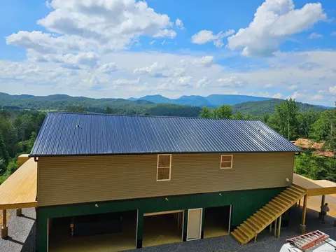 150 W Grand Country Dr, Cosby, TN 37722