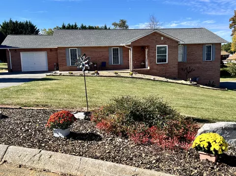 4639 E Hampton Blvd, Morristown, TN 37813