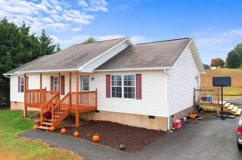 308 Maple Leaf Ln, Newport, TN 37821