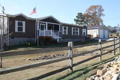 809 Catlett Farms Way, Kodak, TN 37764