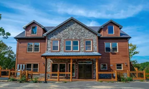 1486 Sleepy Valley Ln, Sevierville, TN 37876