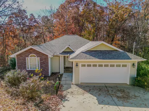 805 Swann Rd, Dandridge, TN 37725