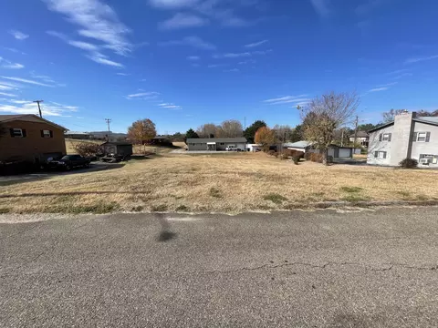2318 Holston Dr, Morristown, TN 37814