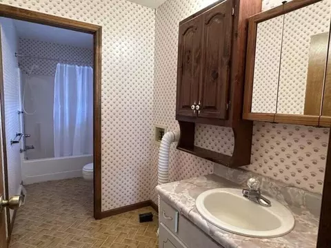 Bath - 65 White Rd, Greeneville, TN 37745 photo 3 of 4