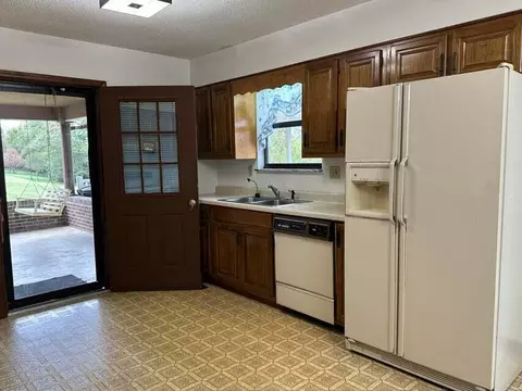 Kitchen - 65 White Rd, Greeneville, TN 37745 photo 2 of 3