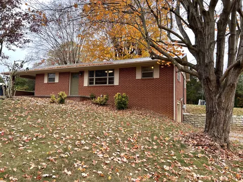 1911 Hinkle Dr, Morristown, TN 37814